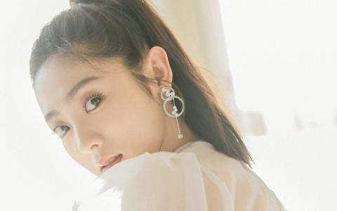 高清中国内地北京朝阳女演员邢菲清爽唯美高清桌面壁纸第2张