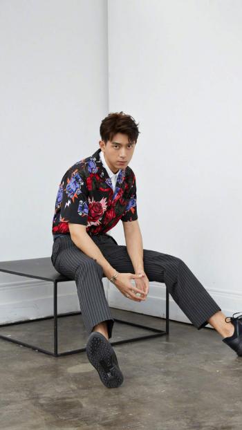 中国内地湖北荆州男演员李现浴缸搞怪高清图片第0张