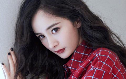 中国内地北京影视女演员杨幂妩媚动人写真桌面壁纸第2张