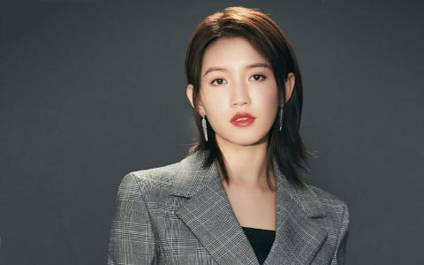 美女苏青图片 _ 第(1)张