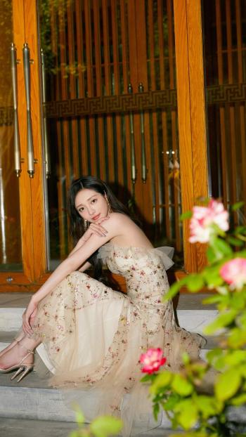 高清上海奉贤美女周洁琼甜美浪漫写真桌面壁纸第1张