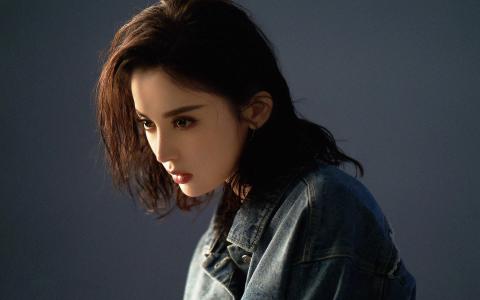 中国内地新疆乌鲁木齐市影视女演员古力娜扎率性性感写真手机壁纸第1张
