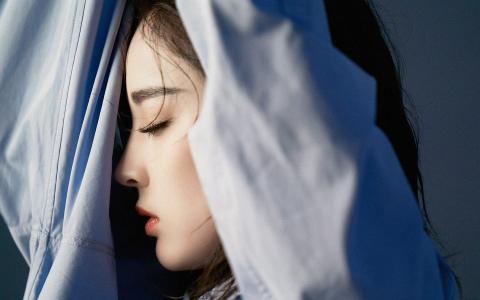 中国内地新疆乌鲁木齐市影视女演员古力娜扎率性性感写真手机壁纸第2张