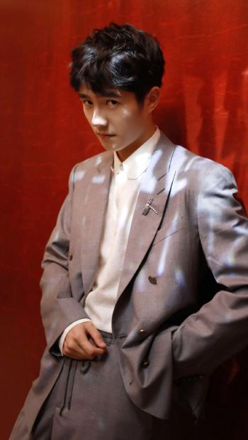 中国内地河南省平顶山男演员刘昊然帅气有型写真桌面壁纸第1张