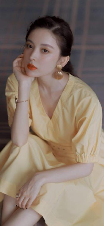 中国内地新疆乌鲁木齐市影视女演员古力娜扎率性性感写真手机壁纸第0张