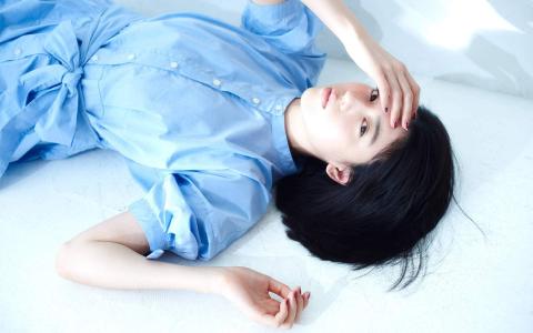 韩国人气甜美李多海桌面壁纸第5张