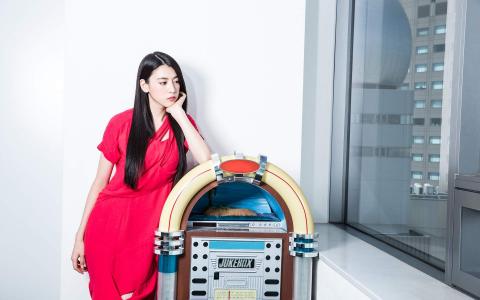 韩国人气甜美李多海桌面壁纸第6张