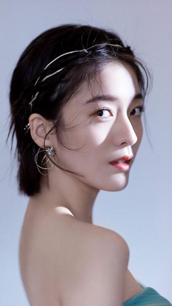 中国内地浙江省义乌女演员张雪迎时尚个性写真图片第2张