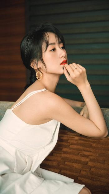 高清上海袁冰妍袁冰妍性感露肩写真桌面壁纸第1张