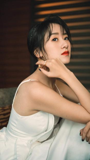 高清上海袁冰妍袁冰妍性感露肩写真桌面壁纸第2张