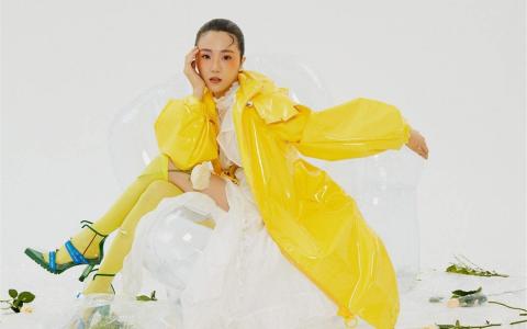 高清张可盈露肩裙性感写真图片第4张