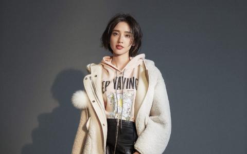 高清中国内地四川女演员唐艺昕男友风休闲街拍图片第0张