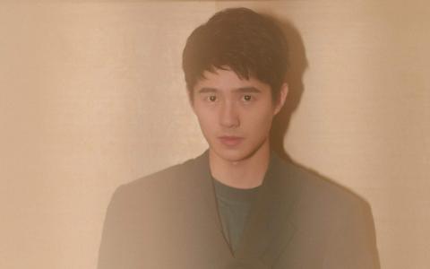 中国内地河南省平顶山男演员刘昊然帅气有型写真桌面壁纸第1张