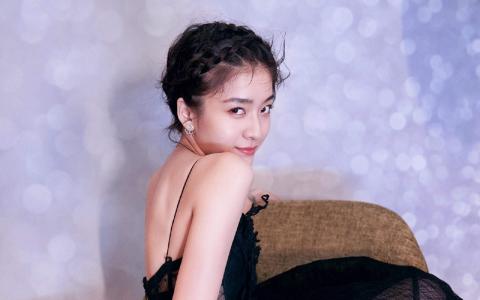 中国内地浙江省义乌女演员张雪迎时尚个性写真图片第2张