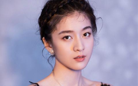 中国内地浙江省义乌女演员张雪迎时尚个性写真图片第3张