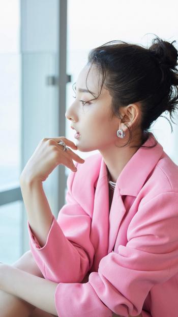 中国北京当代95后女演员宋祖儿性感优雅写真桌面壁纸第3张