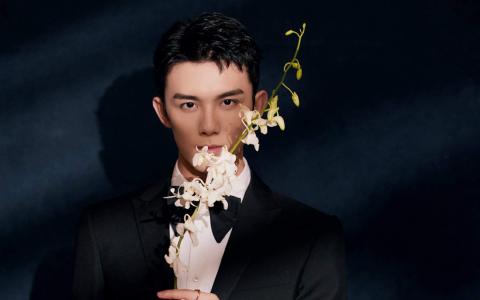 中国内地男演员吴磊酷帅有型写真桌面壁纸第3张