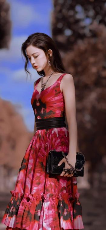 中国内地新疆乌鲁木齐市影视女演员古力娜扎率性性感写真手机壁纸第3张