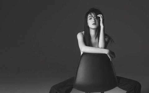 高清上海袁冰妍袁冰妍性感露肩写真桌面壁纸第1张