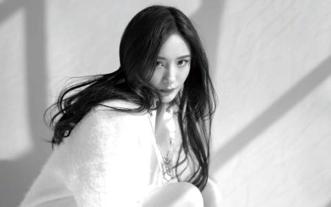 中国内地北京影视女演员杨幂温柔性感高清桌面壁纸第1张