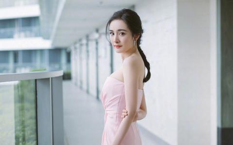 中国内地北京影视女演员杨幂抹胸裙性感高清桌面壁纸第0张