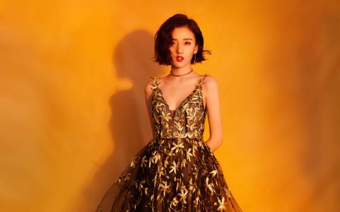 中国北京当代95后女演员宋祖儿性感优雅写真桌面壁纸第2张