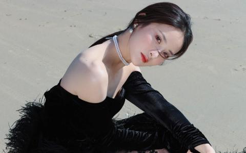 高清中国内地北京女演员赖雨濛复古黑裙高清桌面壁纸第0张