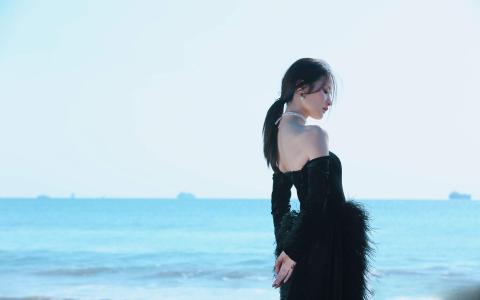 高清中国内地北京女演员赖雨濛复古黑裙高清桌面壁纸第2张