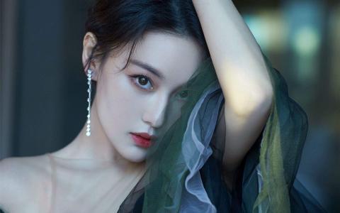 高清中国内地女演张馨予优雅气质性感写真图片桌面壁纸第2张