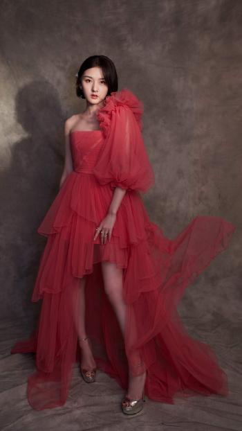 中国北京当代95后女演员宋祖儿性感写真桌面壁纸第2张