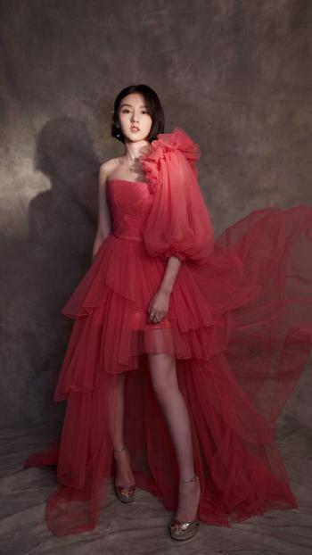 中国北京当代95后女演员宋祖儿性感写真桌面壁纸第3张