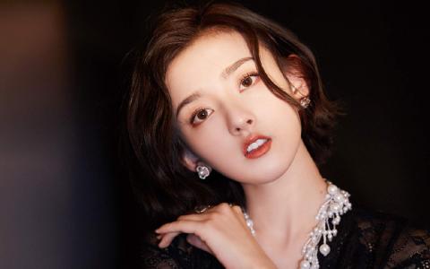 中国北京当代95后女演员宋祖儿性感写真桌面壁纸第0张