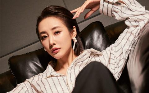 高清中国内地安徽芜湖女演员李纯时尚写真桌面壁纸下载第3张