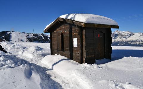 宁心露脐装雪景自拍图片第6张