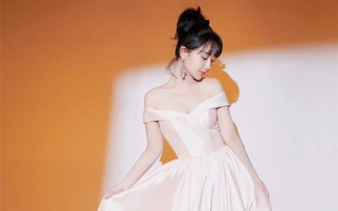 高清中国内地影视北京女演员杨紫温婉雅致写真图片桌面壁纸第0张