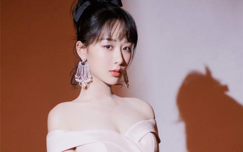 高清中国内地影视北京女演员杨紫温婉雅致写真图片桌面壁纸第1张