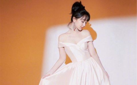 高清中国内地影视北京女演员杨紫温婉雅致写真图片桌面壁纸第2张