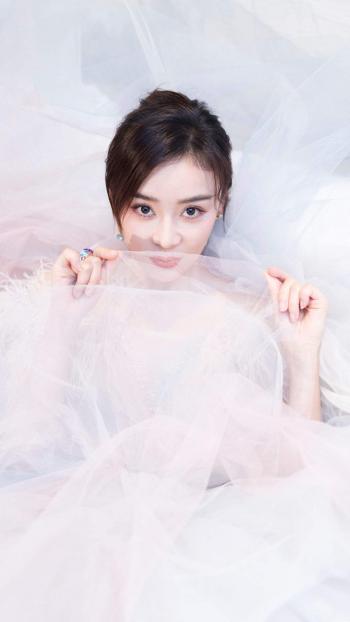 高清中国内地影视湖北省襄阳女演员袁姗姗羽毛裙唯美写真桌面壁纸第3张