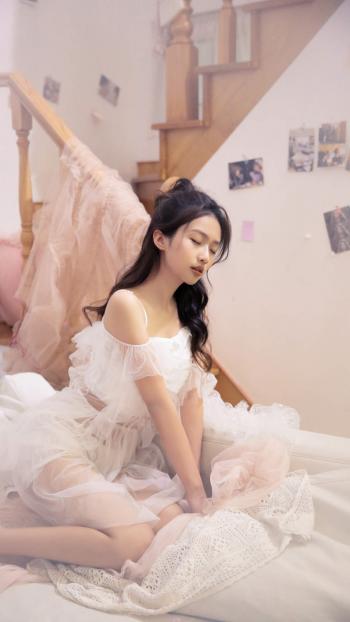 高清清纯诱人床上美女私房写真手机壁纸第0张