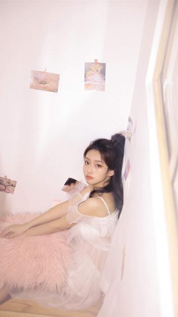 高清清纯诱人床上美女私房写真手机壁纸第1张