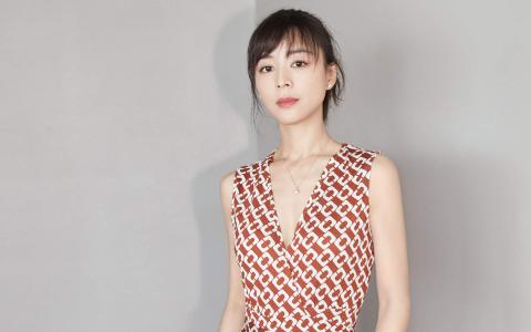 中国内地福建永安女演员张静初淡雅性感写真图片桌面壁纸第1张