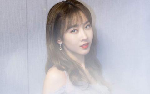 中国内地江苏省南京影视女演员宣璐优雅气质高清手机壁纸第2张