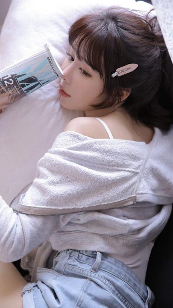 长腿居家美女手机壁纸第0张