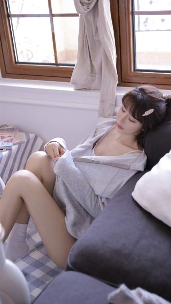 长腿居家美女手机壁纸第3张