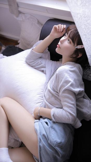 长腿居家美女手机壁纸第5张