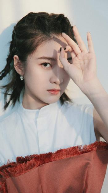 中国内地浙江省义乌女演员张雪迎时尚个性写真图片第1张