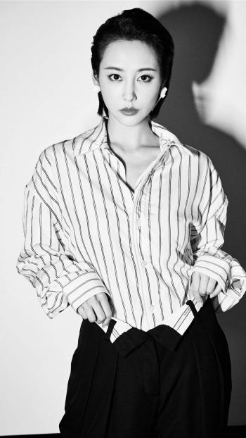高清中国内地安徽芜湖女演员李纯时尚写真桌面壁纸下载第1张