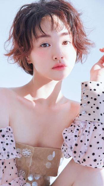 清爽短发美女手机壁纸图片第0张