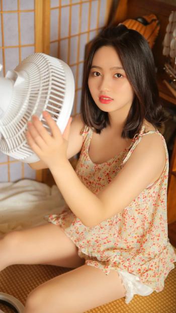 高冷性感美女手机壁纸第5张
