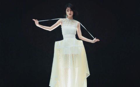 中国内地浙江省义乌女演员张雪迎时尚个性写真图片第2张